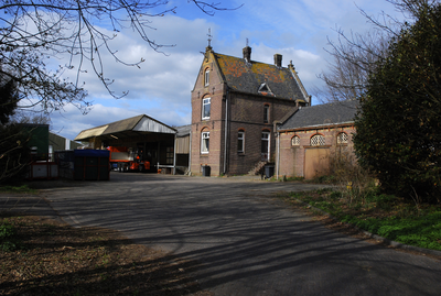900276 Gezicht op het voormalige stationsgebouw Woudenberg-Scherpenzeel (Spoorlaan 4) te Woudenberg.